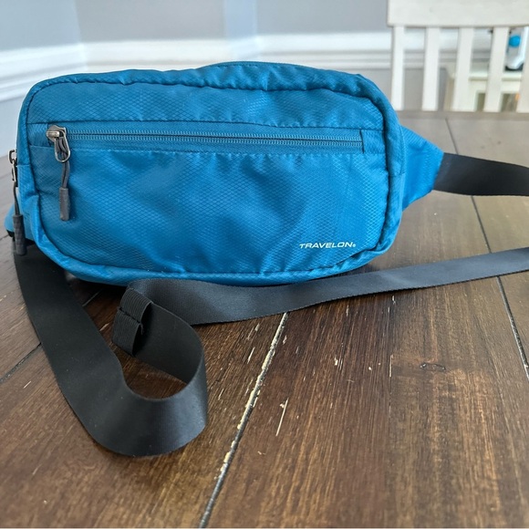 Travelon RFID waistpack - Picture 14 of 14